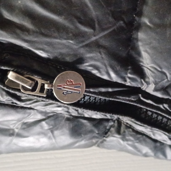 Moncler women's medium vest - Picture 3 of 11